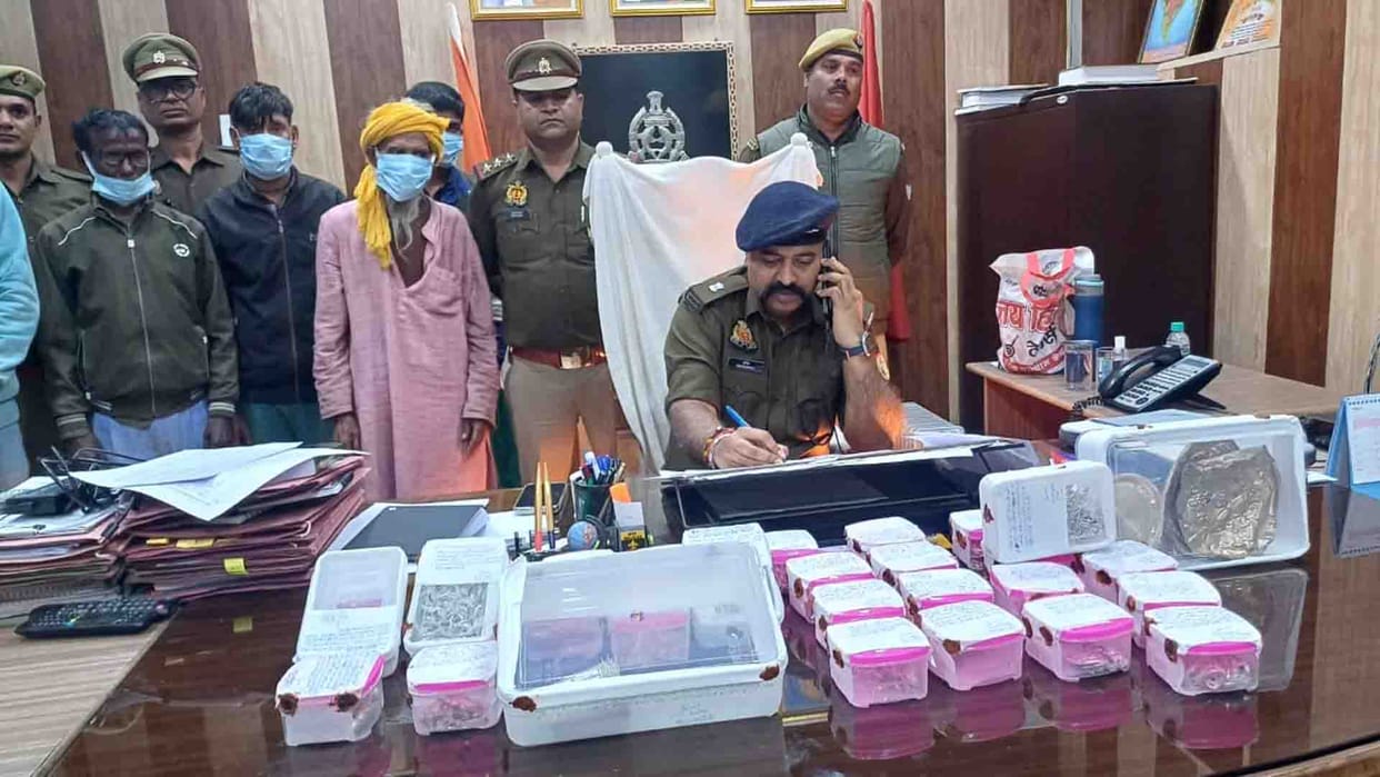 Hardoi: Jeweller arrested along with four members of Pankhiya gang, four kg silver also recovered