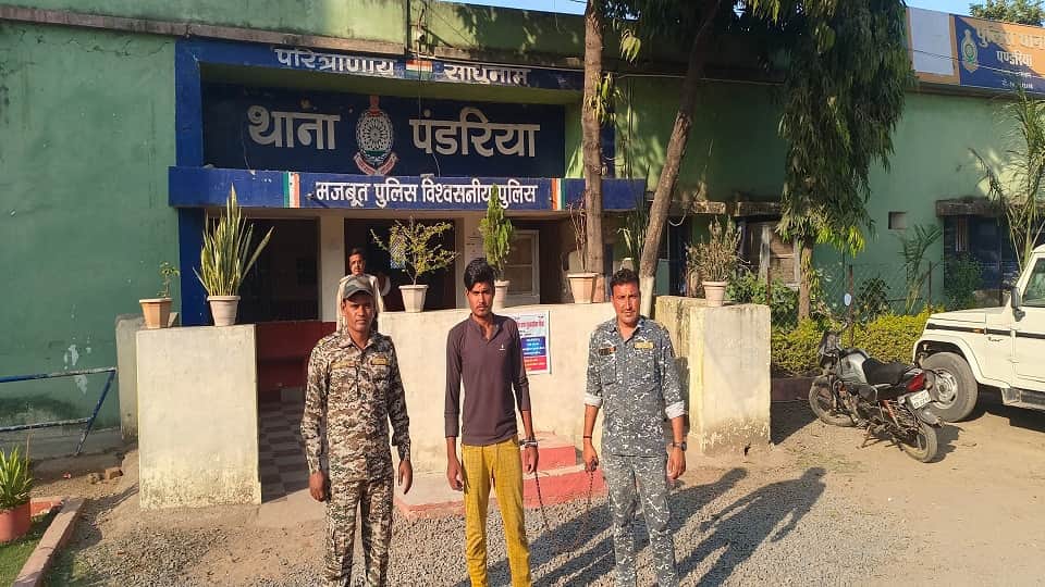 पुलिस की गिरफ्त में आरोपी