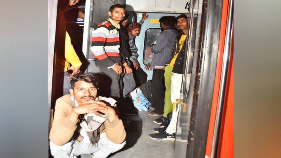 Jalgaon Train Accident Youth from Gonda Among 12 Dead Tragedy Strikes Family Pushpak Express News