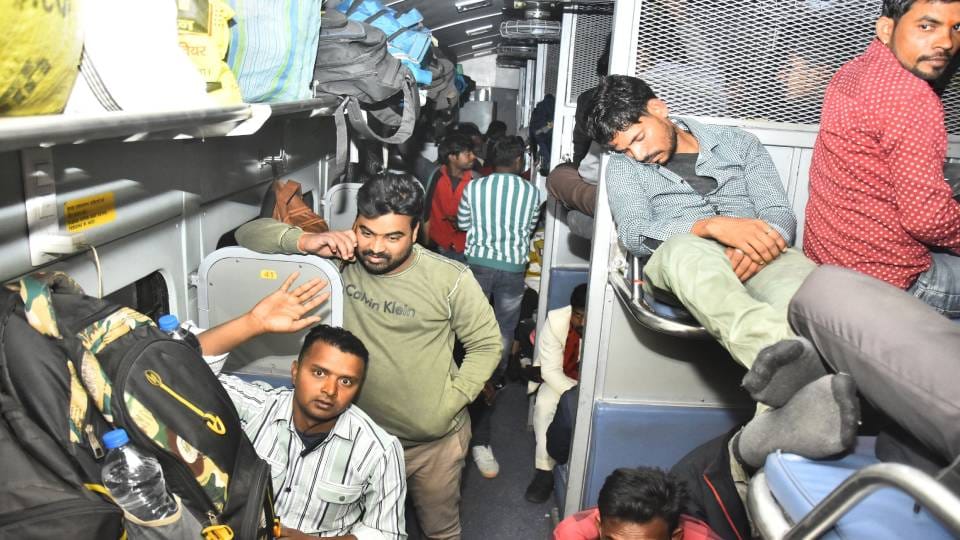 Jalgaon Train Accident Youth from Gonda Among 12 Dead Tragedy Strikes Family Pushpak Express News