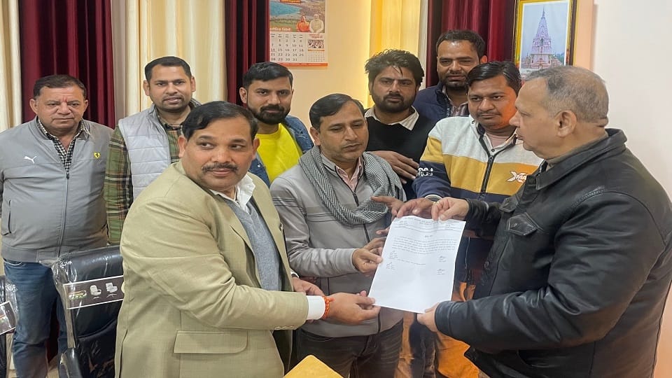 Baghpat: The spirit of the old DM has come inside me, I will not leave these secretaries