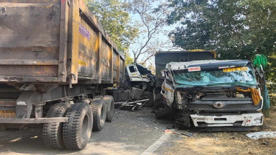 Two killed three seriously injured in three separate road accidents treatment of all continues in Gaurela Pend