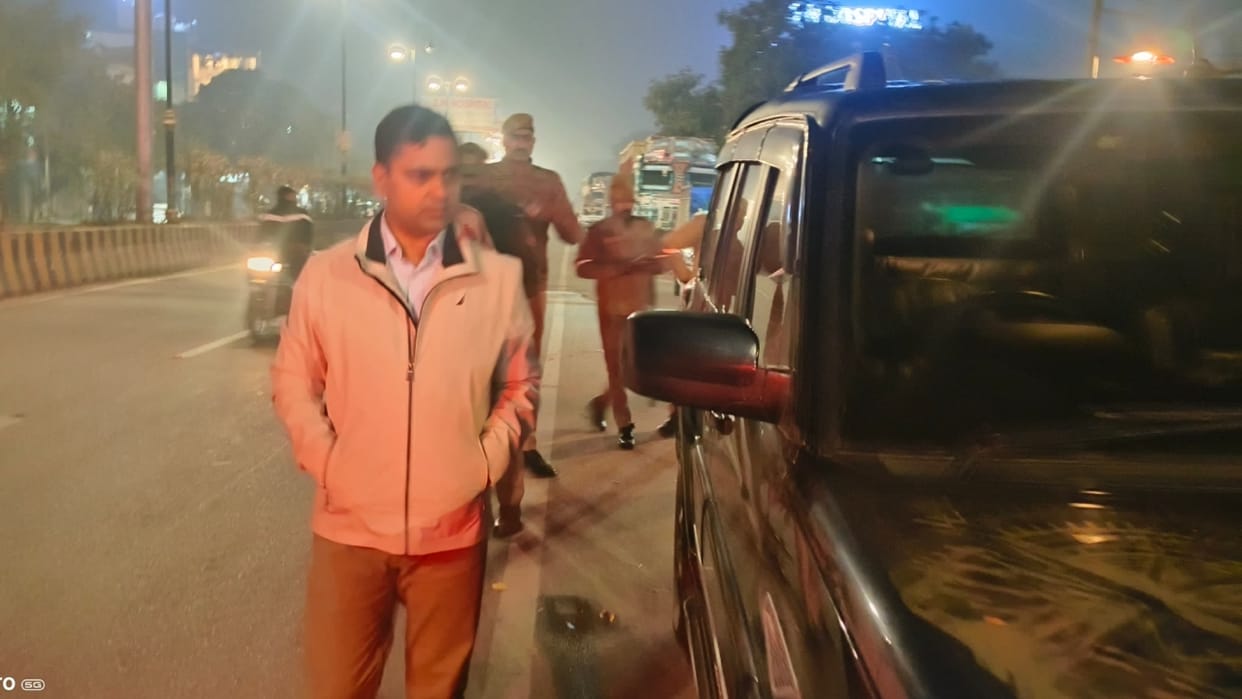 SP City Manush Pareek came on the road at night and got his luxury car seized