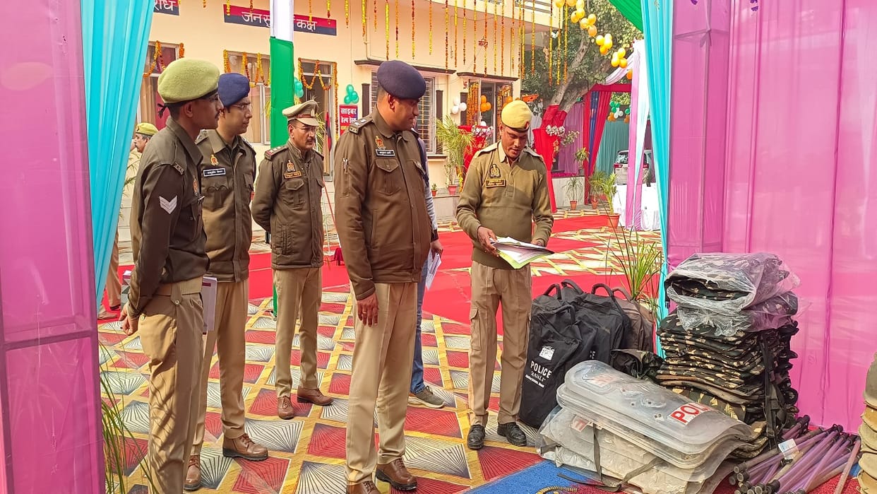 SSP suspended two inspectors of Faridpur police station in Bareilly
