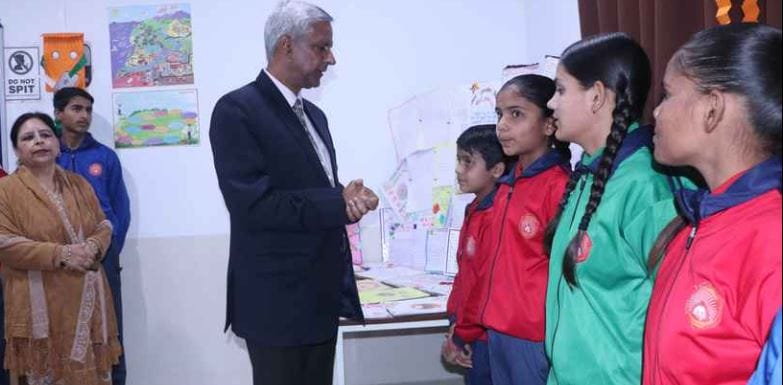 Divisional Commissioner reached Atal Residential School become thrilled to hear children answer