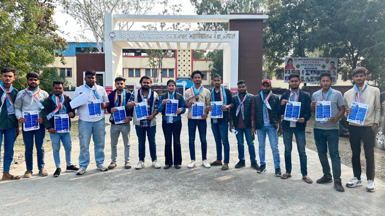 Bhopal: After big leaders gathering crowd in Mhow, NSUI is distributing yellow rice in college, inviting stude