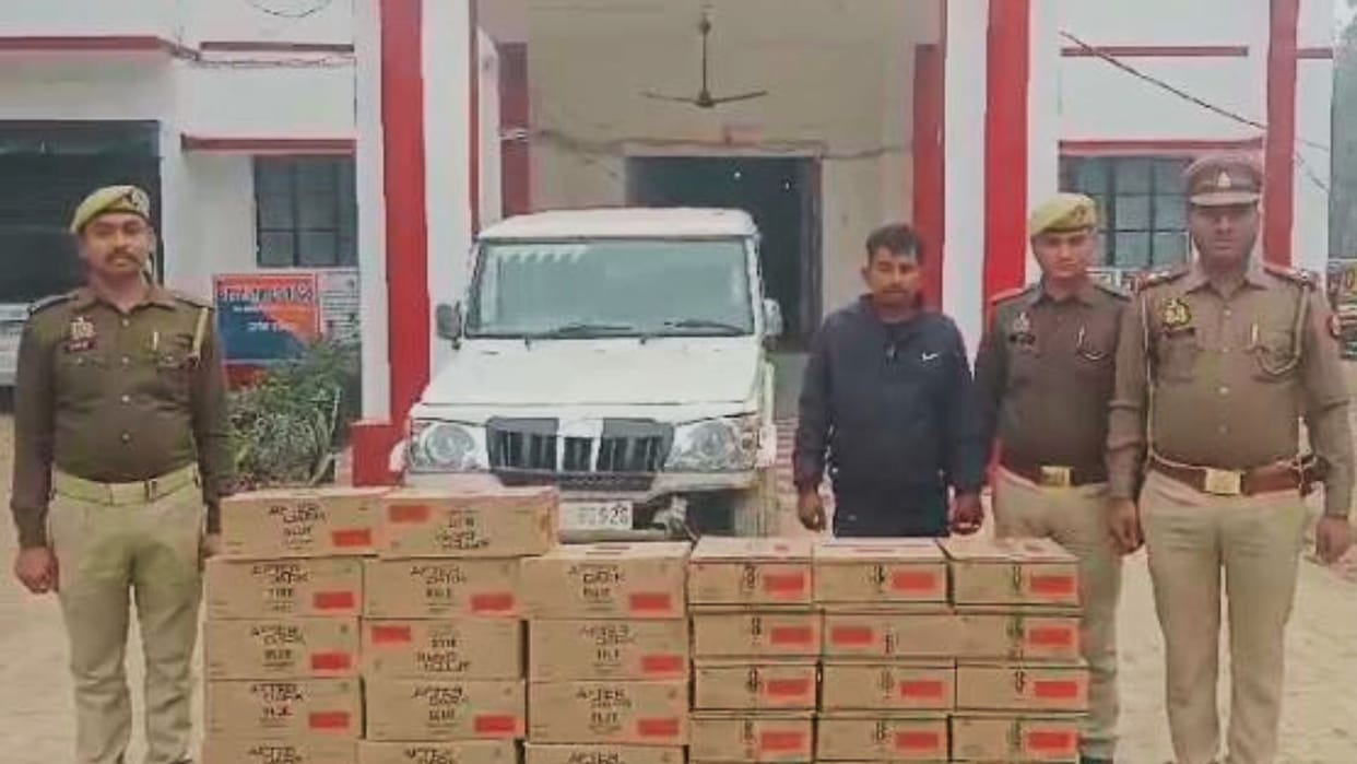 large consignment of liquor taken to Bihar Ballia police took action two smugglers arrested