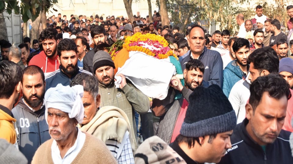 Inspector Martyrdom: School children saluted him during his last journey, son kept crying, father cried