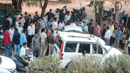 National Road Safety Month Drivers honored a vehicle of the police department hit the deputy collector in Kabi