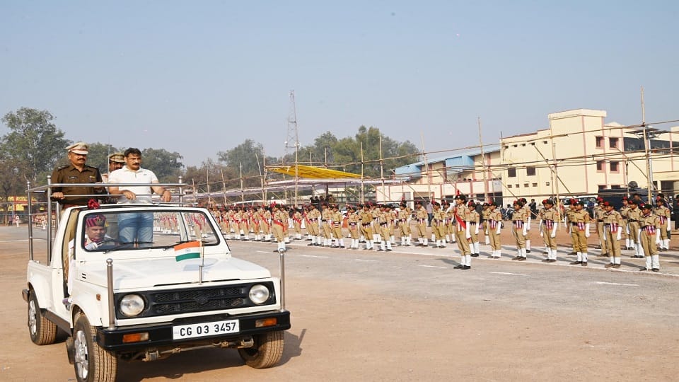 Collector and SP did the parade rehearsal MP Vijay Baghel will hoist flag in Republic Day celebrations in Kab