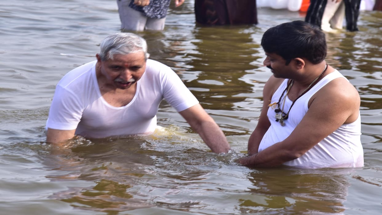 Union Minister Meghwal took a dip in the Sangam, said - Mahakumbh is giving the message