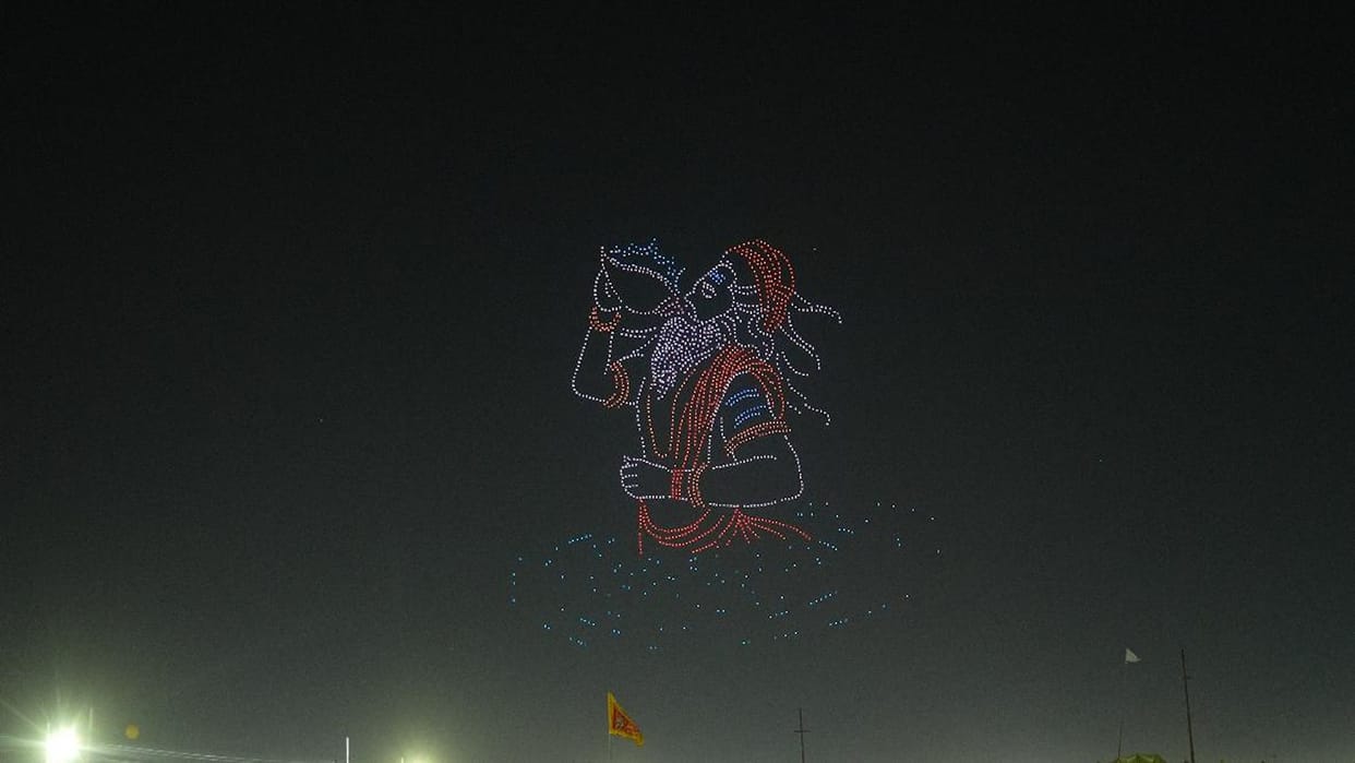 Mahakumbh: People were surprised to see the drone show, saw a live depiction of the churning of the
