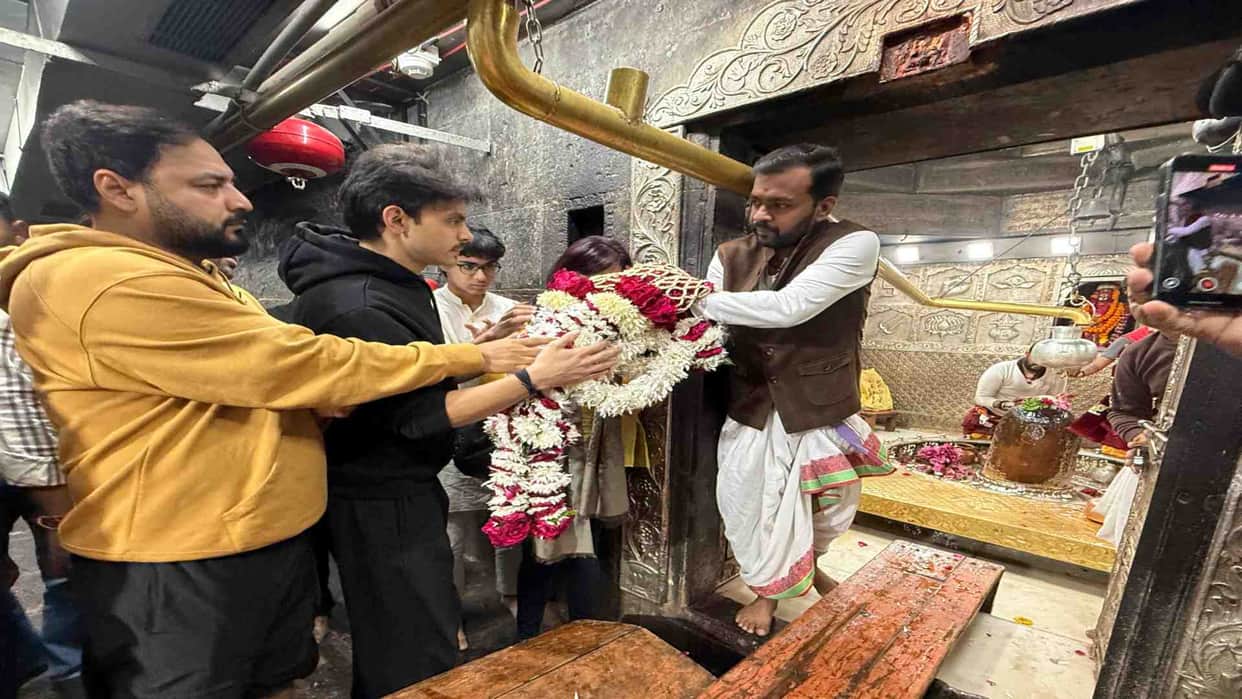 Ujjain News: Veer Pahadia, who is debuting with the film 'Sky Force', visited Baba Mahakal
