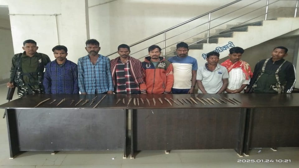 पुलिस की गिरफ्त में नक्सली