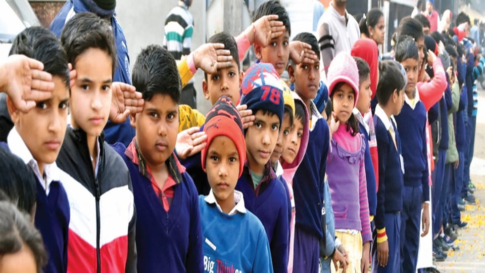 Inspector Martyrdom: School children saluted him during his last journey, son kept crying, father cried
