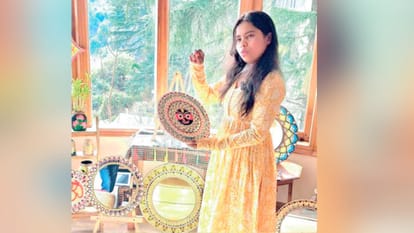 वनिता कलाकृतियां बेच कमा रही नाम