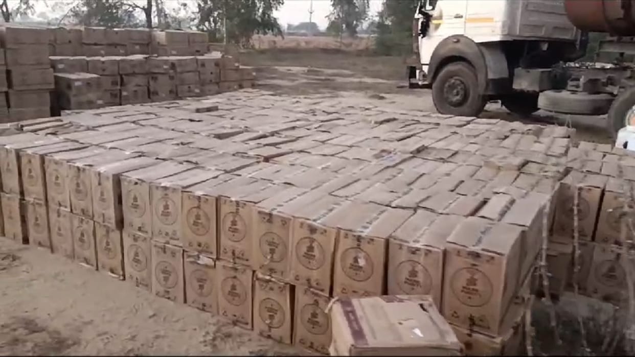 Fatehabad police caught 905 boxes of English liquor being carried in oil tanker, youth from Rajasthan arrested