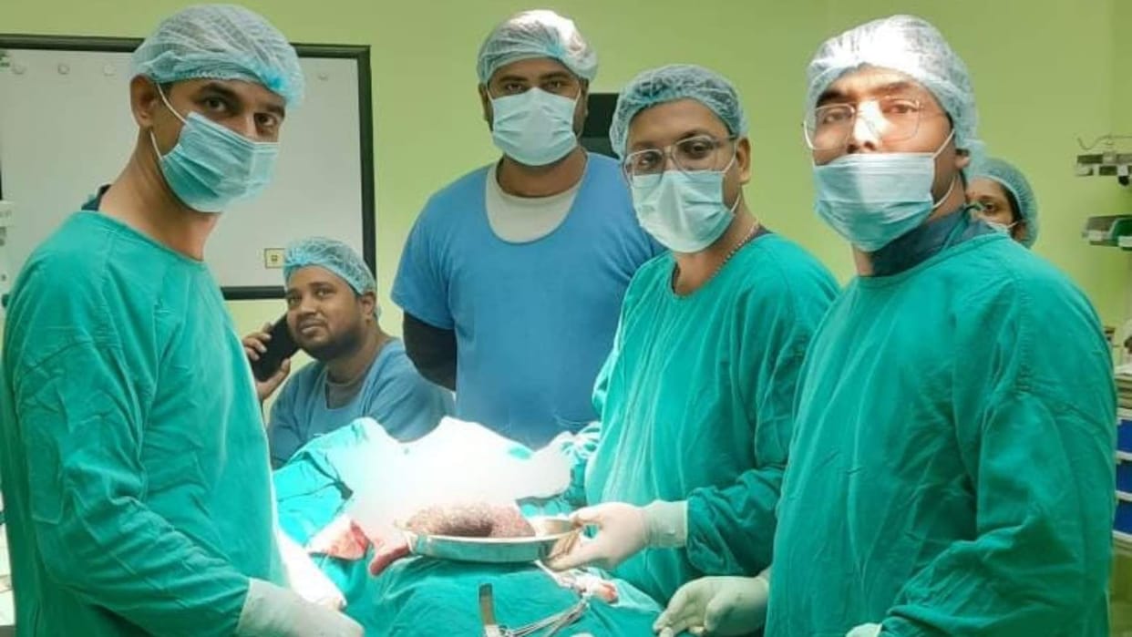 Bihar News : One and a half kilo hair found in girl's stomach muzaffarpur bihar