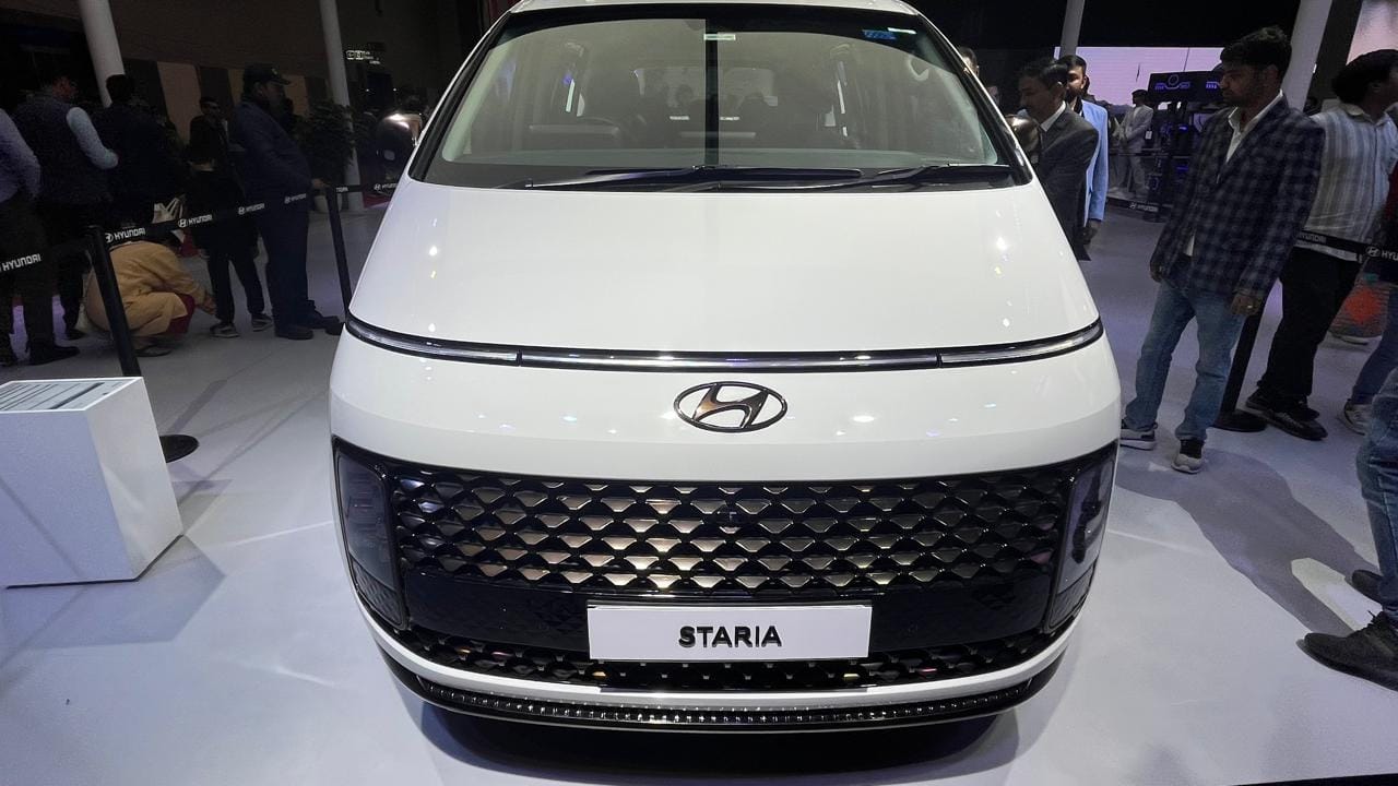 Hyundai and Kia exit Ola Electric Mobility by selling entire stake worth over ₹689 crore News in Hindi