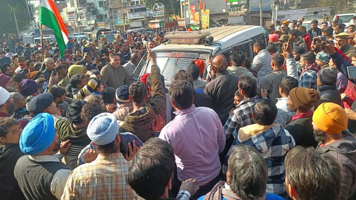 Auto drivers protest, rally held against decision of Rs 10 per kilometer fare