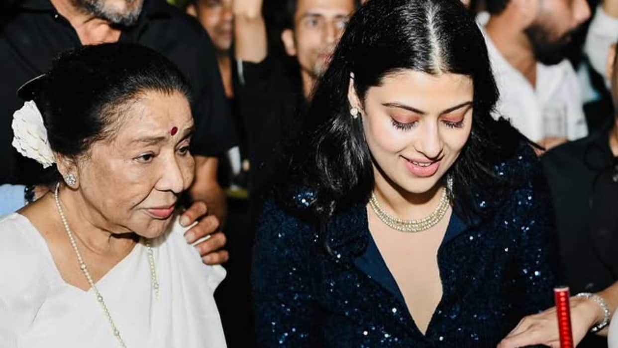 Zanai Bhosle Asha Bhosle enjoyed her granddaughter song video viral fans praised her voice in Kehndi Hai