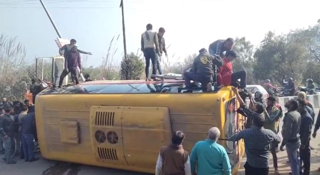 Kanpur Bus Accident injured student Didi was listening to the table suddenly they fell on each other