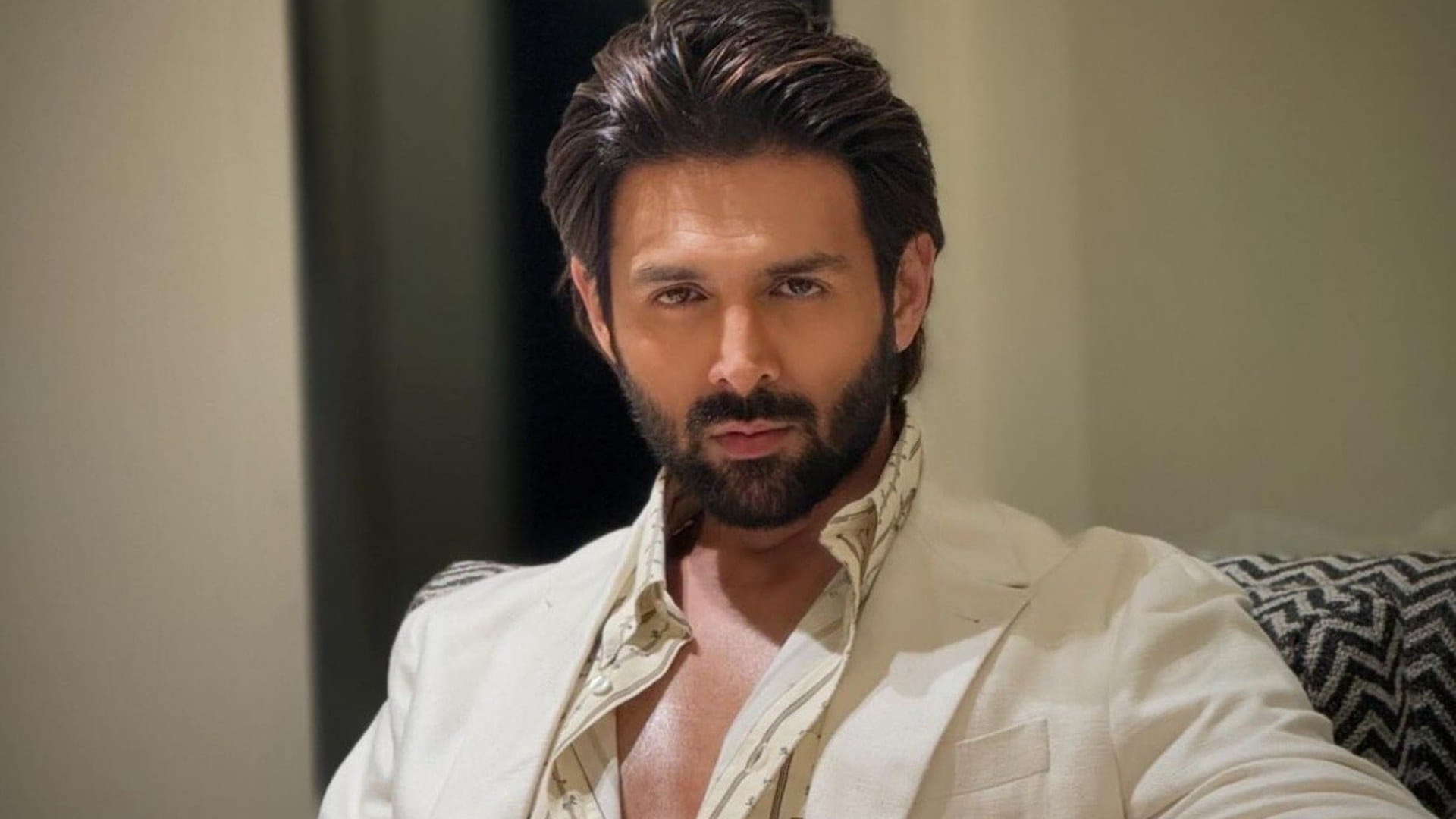 Bollywood Stars Were Out of Films Overnight Paresh Rawal Kareena Kapoor Aishwarya Ranbir Kartik Aaryan
