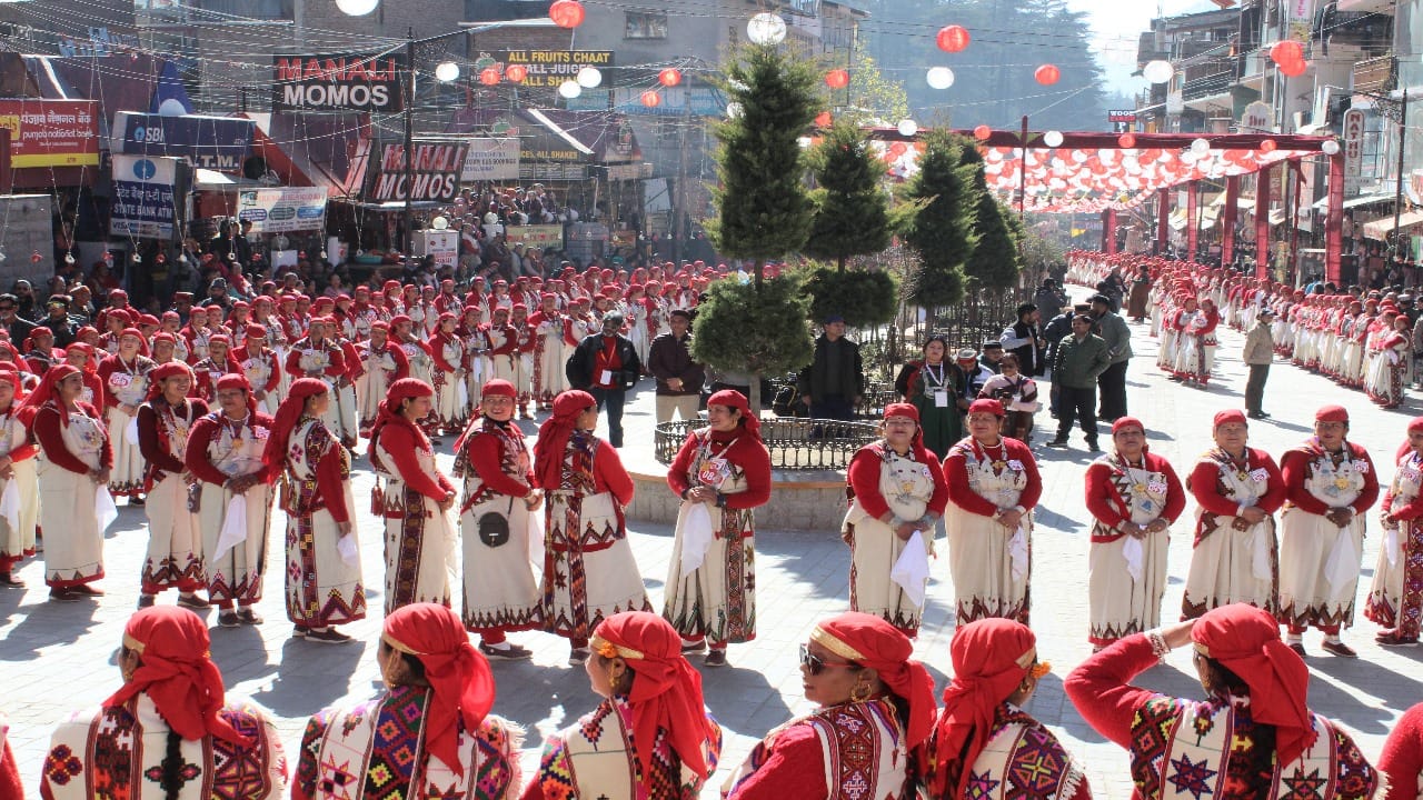 Mahanati in Manali Winter Carnival, women danced together in traditional attire