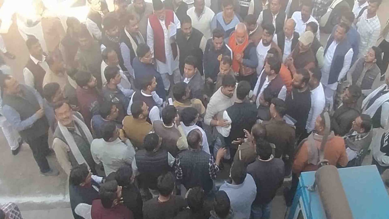 District Panchayat Chairman and MLA supporters clashed, grabbed each other's collars