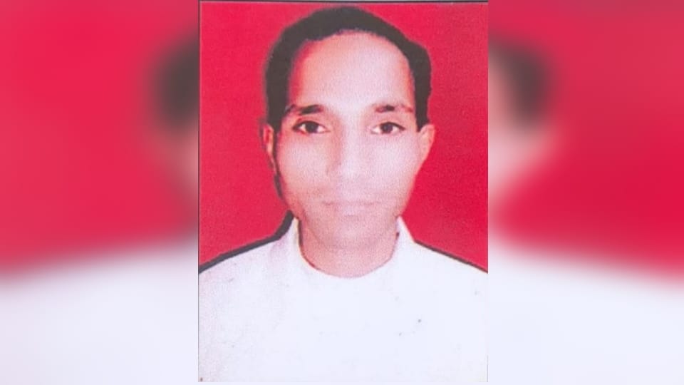 Meerut: Electricity employee commits suicide by hanging himself, police engaged in investigation