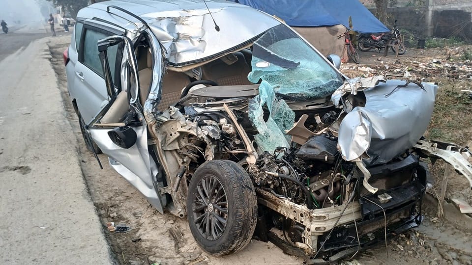 Rampur couple car collided with a dumper...husband died; a bike rider died in Gajraula