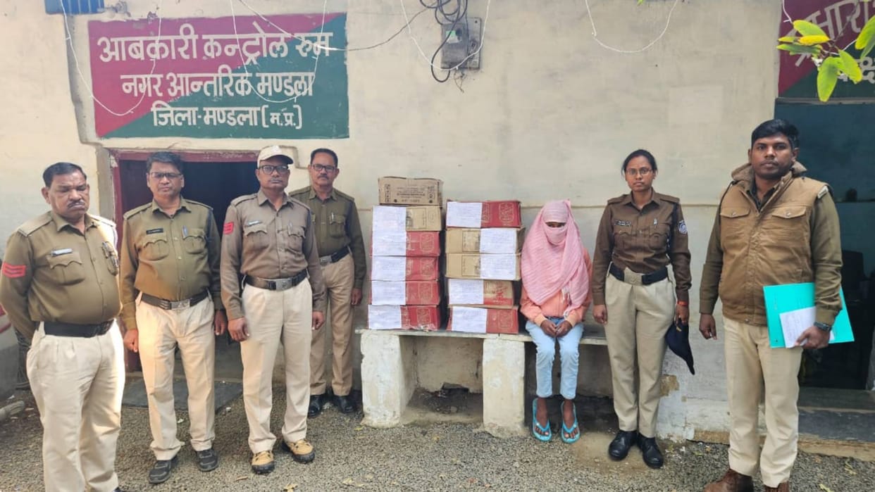 MP Liquor Ban Big action after liquor ban in Mandla woman arrested with illegal liquor