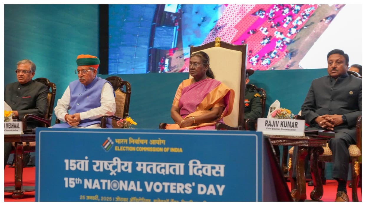 President droupadi Murmu in national voters day said Enlightened voters make democracy stronger