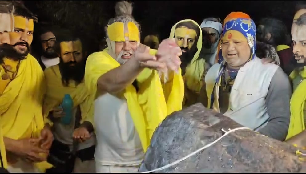 Saint Premanand Maharaj arrived to perform Giriraj Parikrama in Mathura