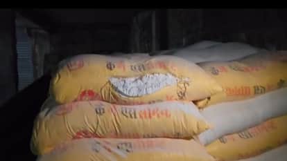 Food and Safety Department raided a jaggery factory stone powder was being used in Kabirdham