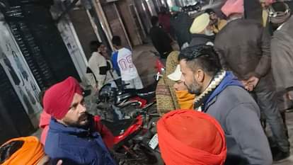 Kapurthala: कपूरथला में पूर्व सरपंच के घर के सामने चली गोलियां, सीसीटीवी में कैद हुई वारदात Shots fired in front of former sarpanch's house in Kapurthala
