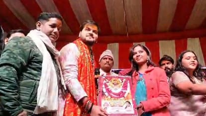 Kallu and Amrapali song performance on Shringar Mahotsav at Sheetla Chaukiya Dham