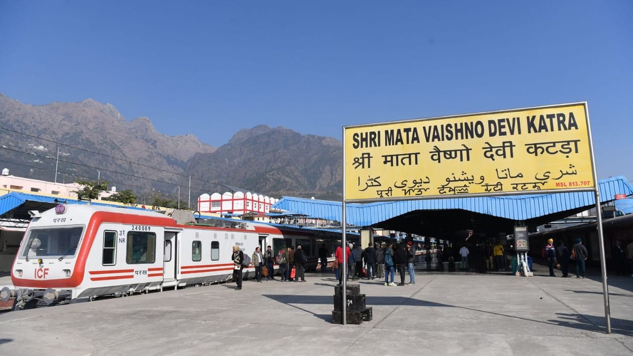 Vande Bharat Express: Vande Bharat reached Jammu with Bharat Mata Ki Jai, trial run from Katra to Budgam today
