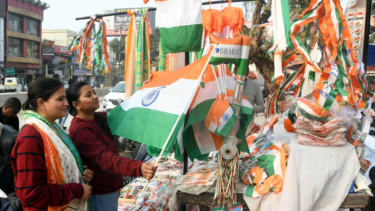 Republic Day Flag hoisting in Kashi participated in Police Line parade Made painting said Jai Hind