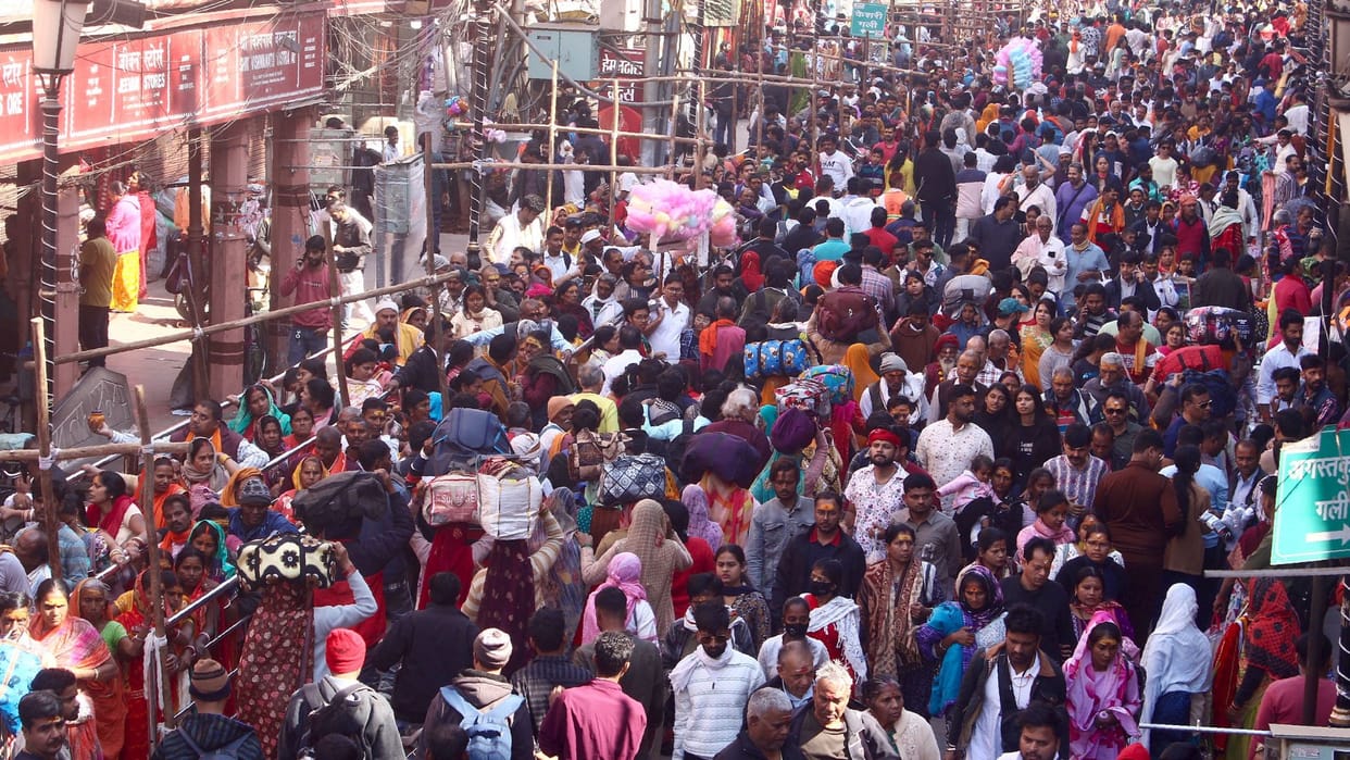 Maha Kumbh 2025 VIP and protocol vehicles not run near kashi vishwanath temple CP gave instructions