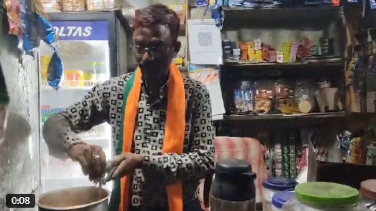CG Nikay Chunav 2025: A tea seller got mayor candidates ticket in Chhattisgarh! Watch here video