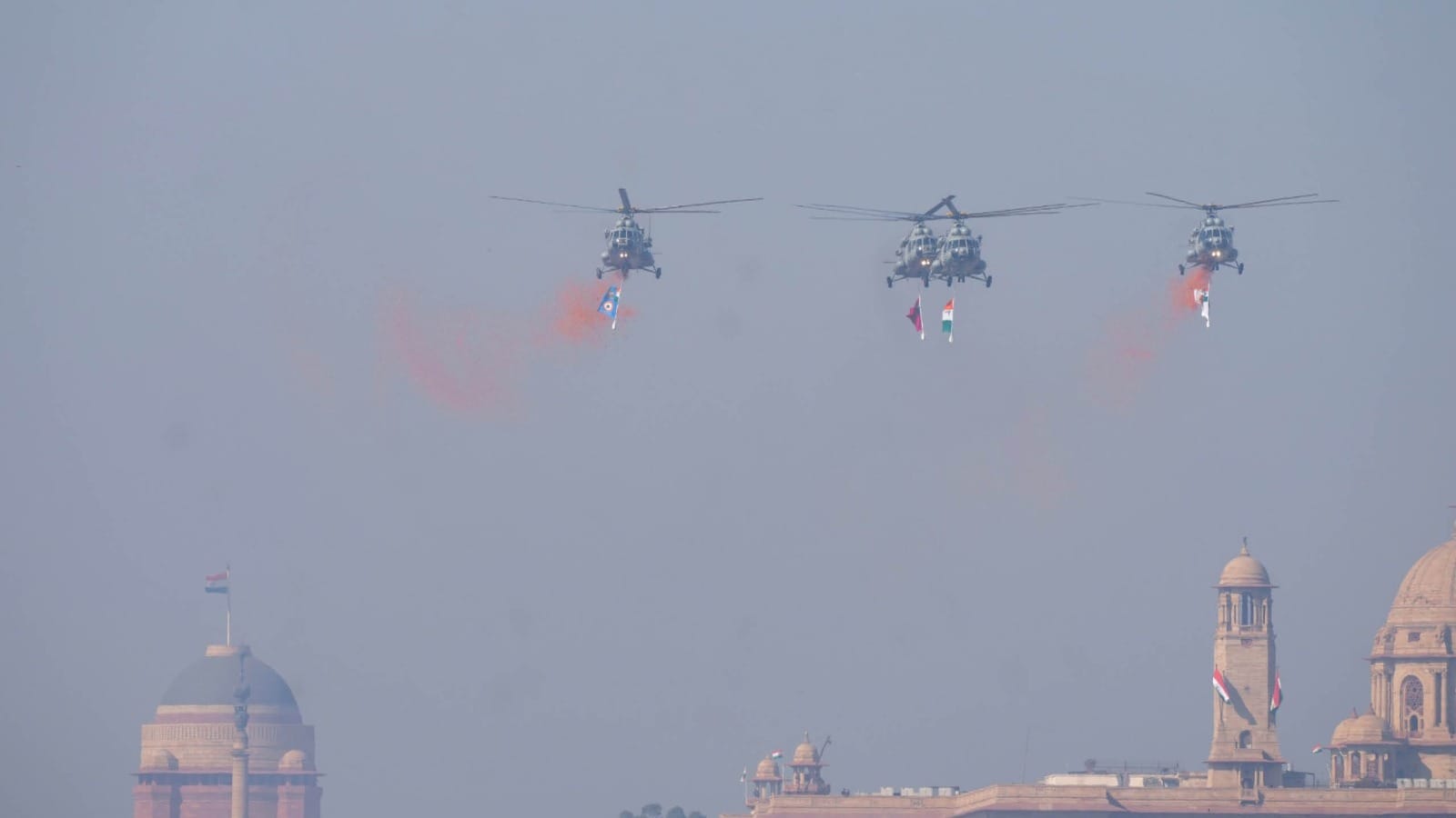Air Force shows strength in flypast on occasion of Republic Day see Photos