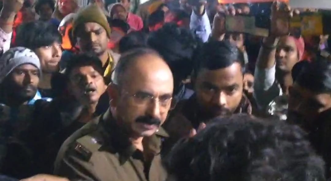 Bihar News : Uproar in gaya town when youth dead body reached home after accident news murder case