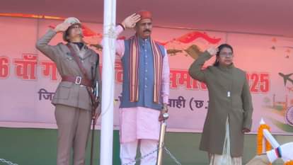 76th Republic Day is being celebrated with great pomp in Chhattisgarh know who hoisted the tricolor where