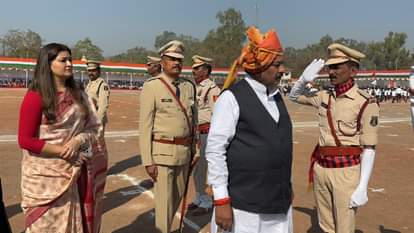76th Republic Day is being celebrated with great pomp in Chhattisgarh know who hoisted the tricolor where