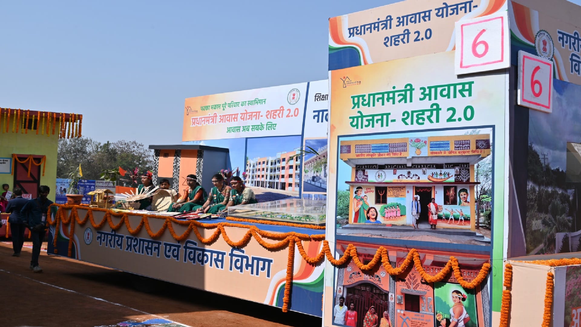 Attractive tableau spread their charm in Raipur, school children have a wonderful cultural presentation