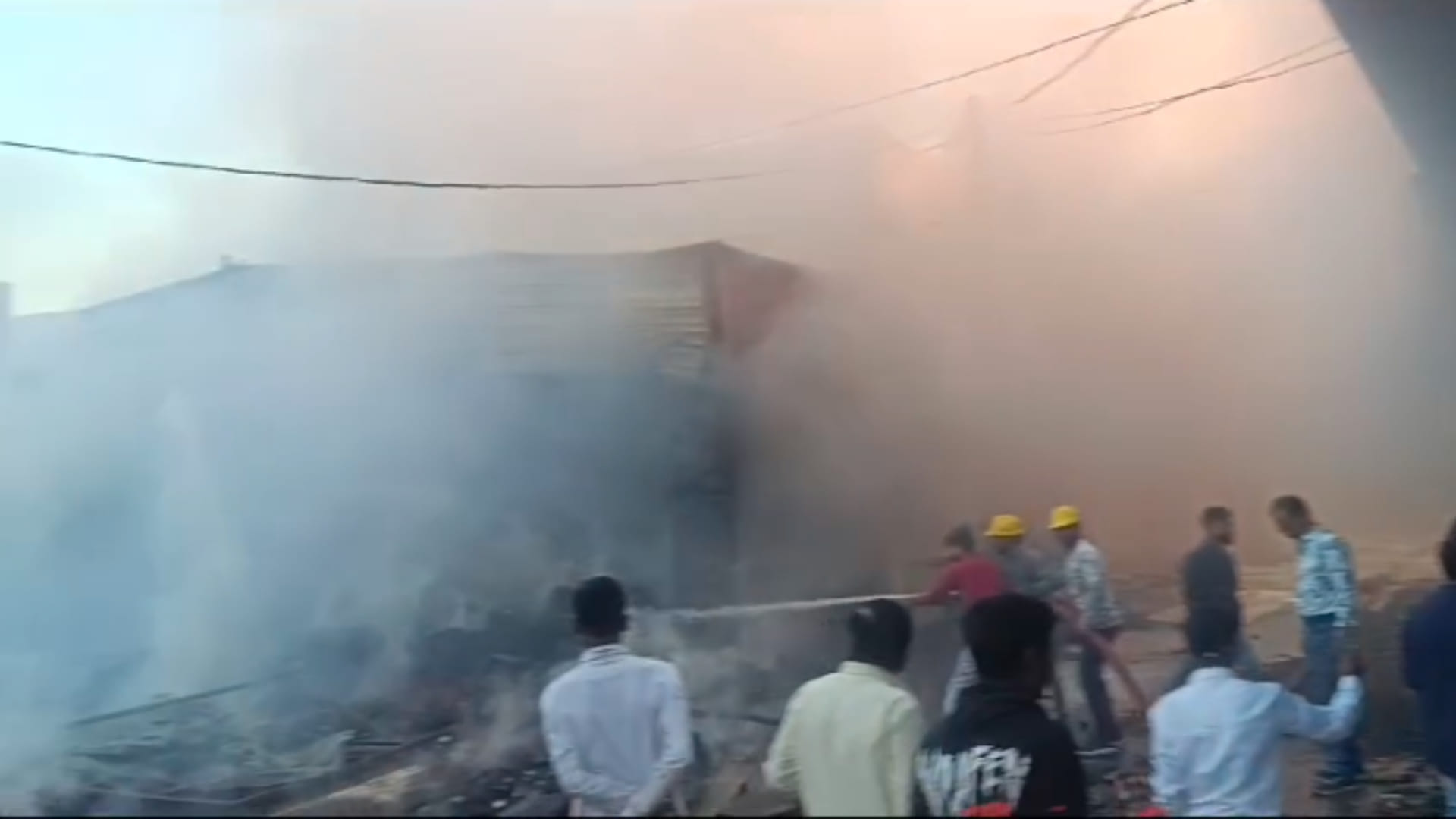 Jabalpur News: Huge fire in Jabalpur's firecracker market, surrounding area shaken by sound of explosions