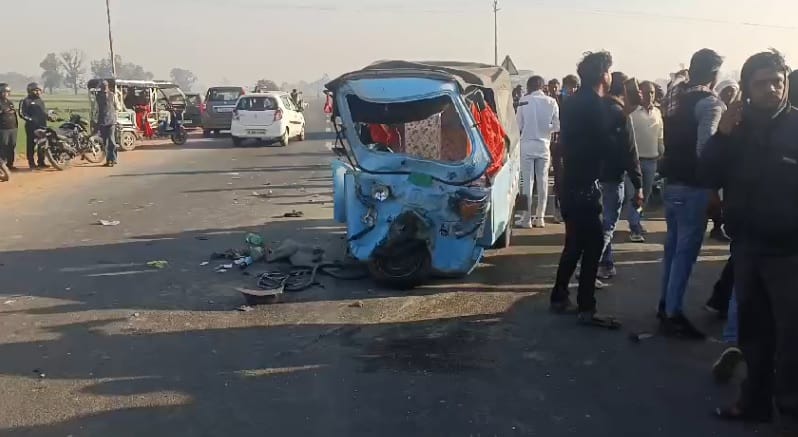 Etawah Road Accident Head on collision between car and auto five injured referred to Saifai Medical College