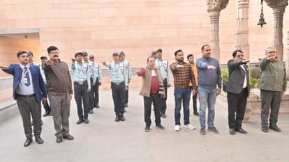 Republic Day Flag hoisting in Kashi participated in Police Line parade Made painting said Jai Hind