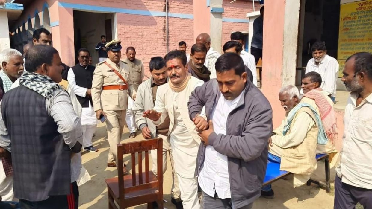 Muzaffarpur News: Headmaster caught drunk during flag hoisting on Republic Day, Bihar liquor ban violated